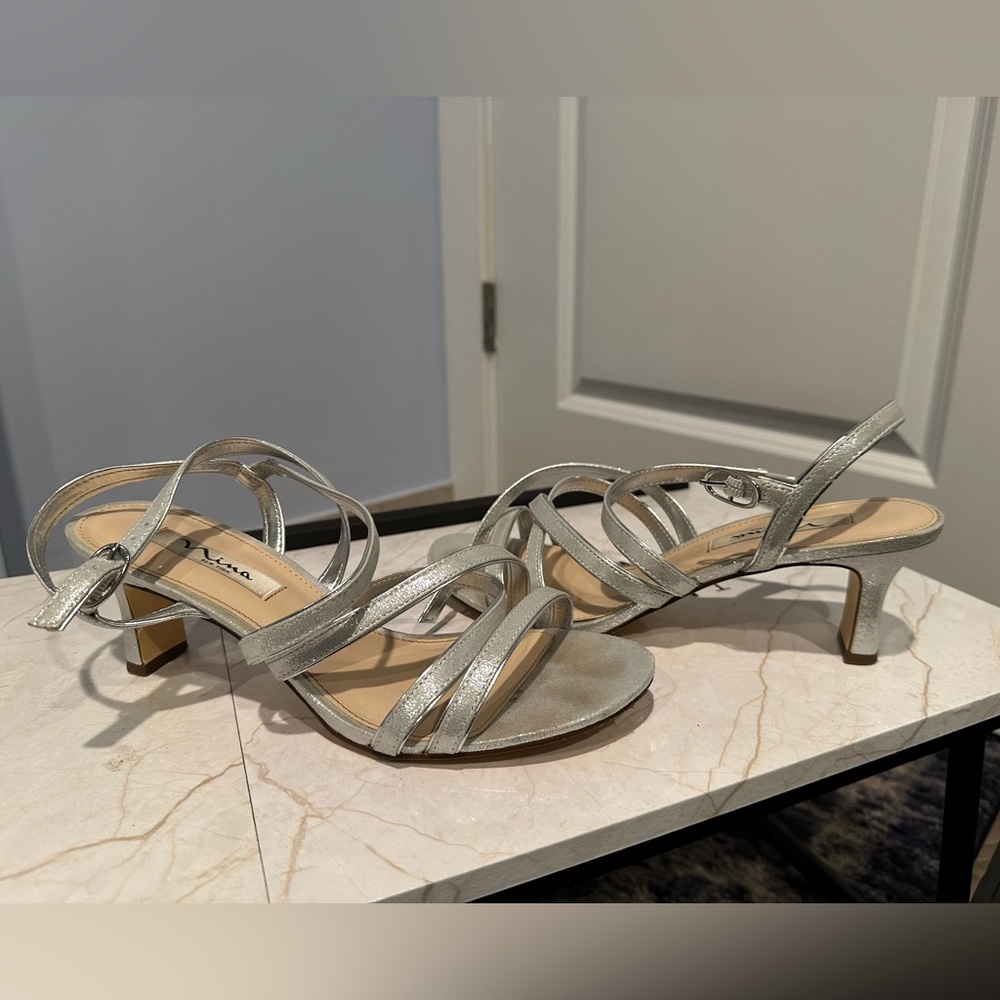 *GUC*Sz 9.5*Nina* silver glitter kitten heels